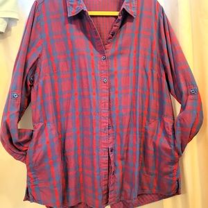JOAN RIVERS WOMANS FLANNEL TOP XL WITH HAND POCKETS ON THE LOWER HIP AREA